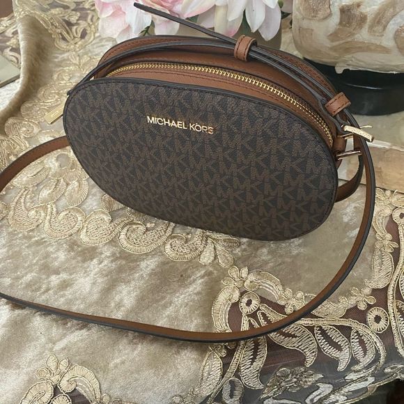 Michael Kors Handbags - Michael Kors crossbody